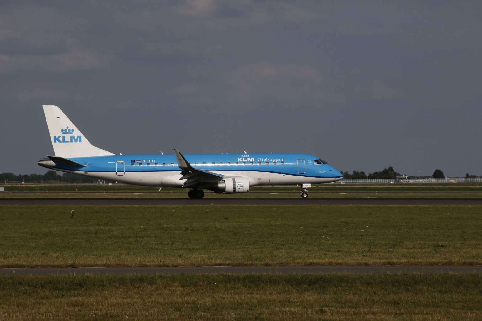 Preview Royal Dutch Airlines KLM PH-EXI Embraer E175STD (7).JPG